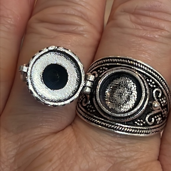 #564 Facted Black Onyx Poison โ ๏ธ Ring ๐ Size 10- 10.25 NWOT - Picture 8 of 17